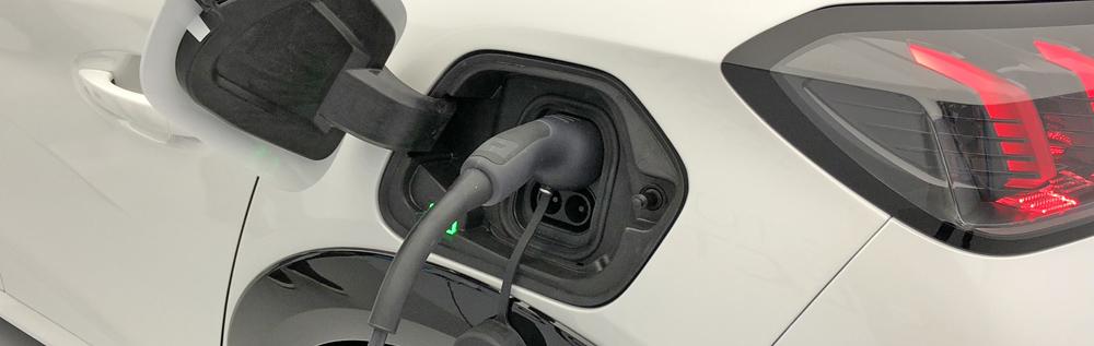 How to charge a Peugeot e-208